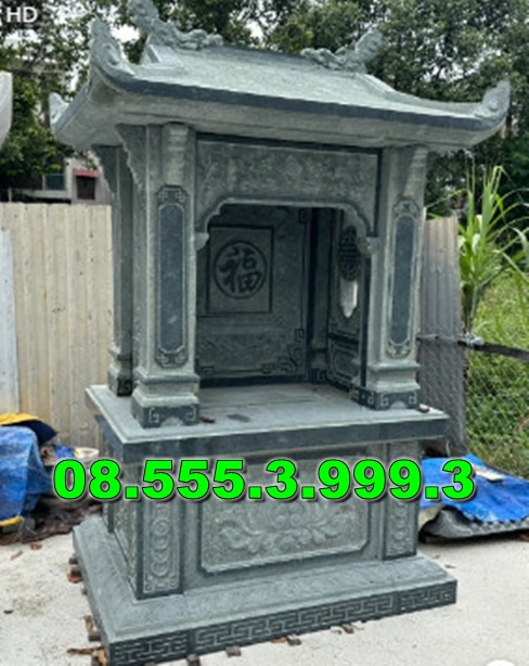 Bàn thờ bằng đá ngoài trời