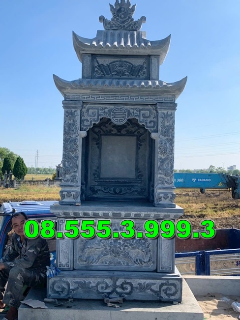 Bàn thờ bằng đá ngoài trời