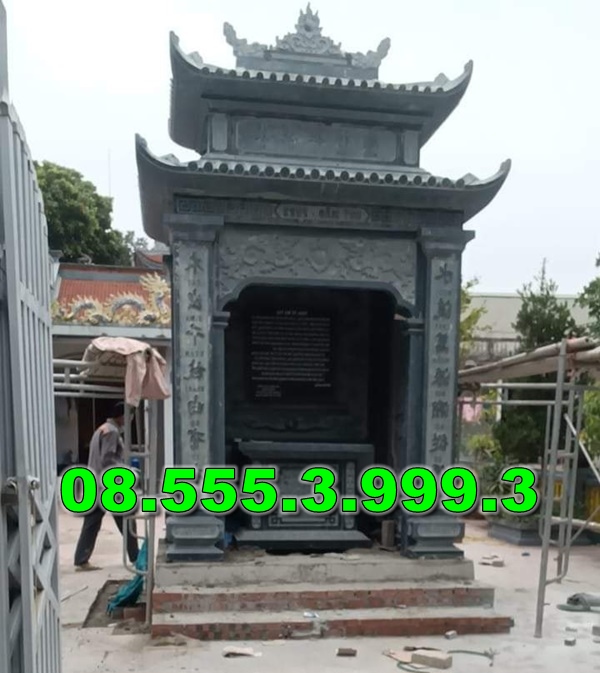 Bàn thờ bằng đá ngoài trời