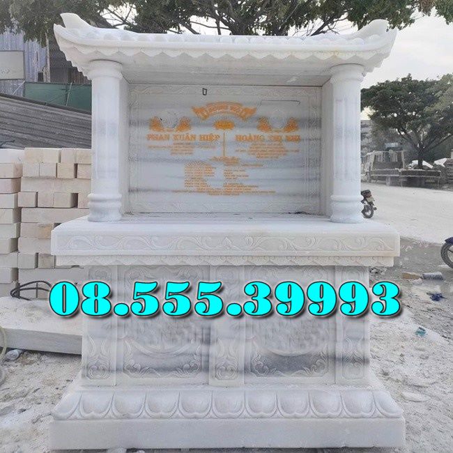 Bàn thờ đá ngoài trời