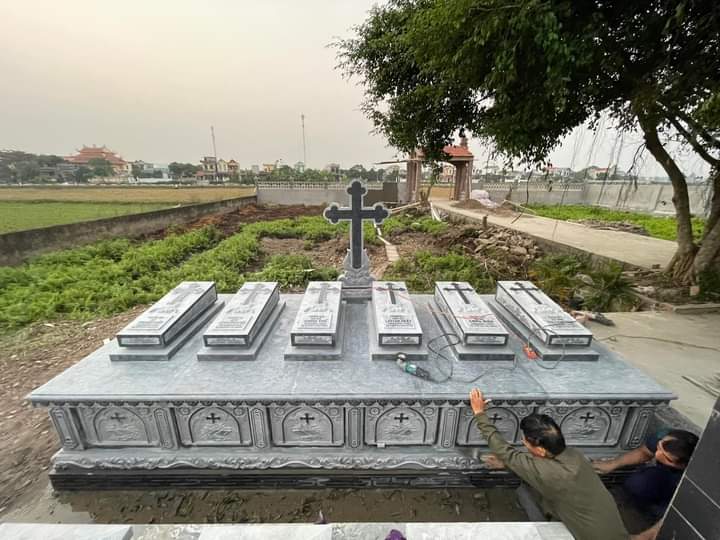 Mộ Đá Công Giáo