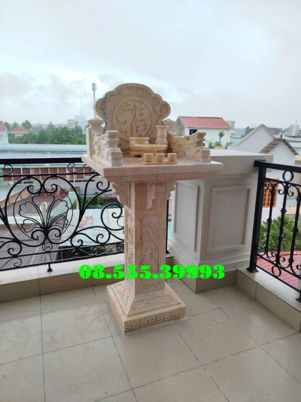 Bàn Thờ Thần Linh Bằng Đá Ngoài Trời Tại Tiền Giang