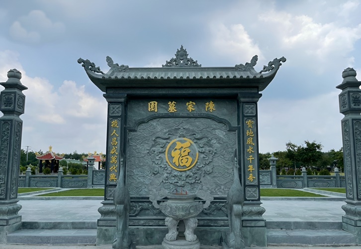 Cuốn Thư Bằng Đá Tự Nhiên Tại Long An